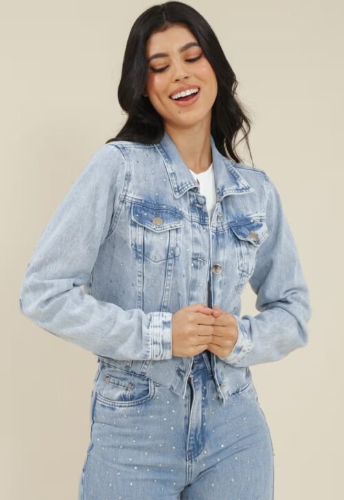 JAQUETA CROPPED JEANS STRASS BARRA A FIO